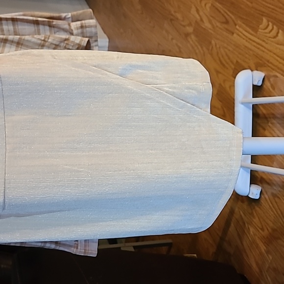 Popular Basics Cream Shimmer Short / Skort Romper Size Medium - Picture 5 of 14